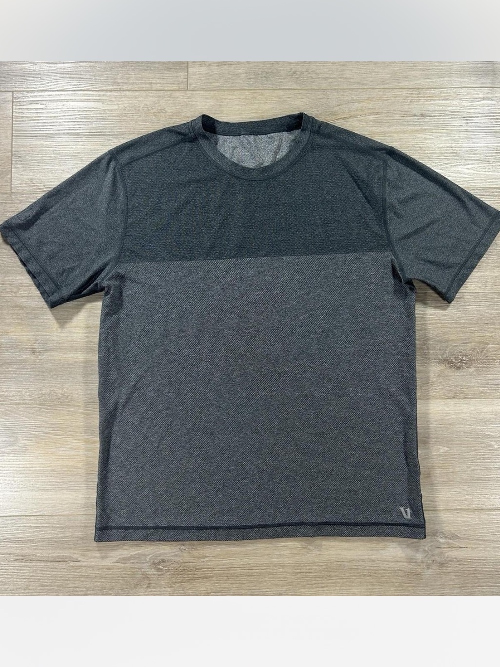 Vuori V197 Men's XL 2 tone Gray Breathable Mesh Polyester Crewneck Tee w/ Logo